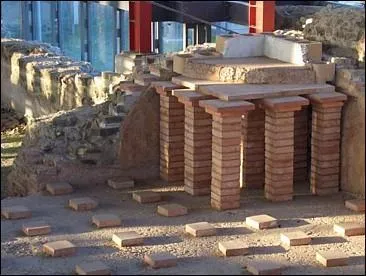 L'« hypocaustum » aurait été inventé par les Grecs mais perfectionné et utilisé par les romains. De quoi s'agissait il ?