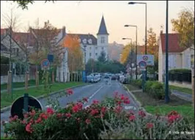 Nous terminons notre balade à Vauréal. Ville de l'agglomération de Cergy-Pontoise, où habite l'acteur Claude Brasseur, elle se situe dans le département ...