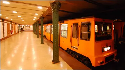 Cette ligne à très petit gabarit est la première ligne de métro d'Europe continentale. Où se trouve-t-elle ?