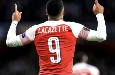 Quel est le plus jeune joueur &agrave; r&eacute;aliser un "coup du chapeau" ?