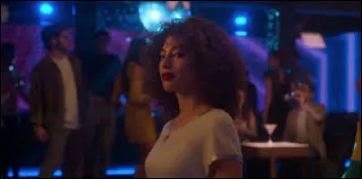 Que fait Nadia pour empêcher Guzmán de prendre de la drogue et de se saouler ?