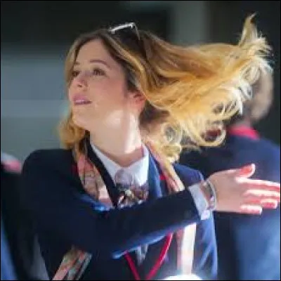 Où Cayetana cache-t-elle l'arme du crime ?