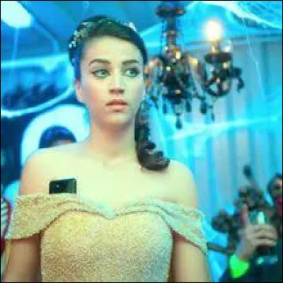 Bormujo Ávalas est-il le nom de famille de Rebeka ?