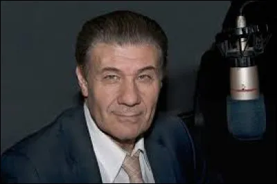 Quel journaliste uruguayen francophile, ayant fui la dictature du général Alvarez, commenta avec ferveur les matchs de l'Argentine ?