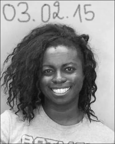 YOU PROMISED YOU WOULDN'T KILL ME (vous avez promis que vous ne me tueriez pas) - Natasha McKenna était détenue en Virginie car elle aurait agressé un policier ; pour la forcer à quoi un policier l'a-t-il tasée jusqu'à ce qu'elle fasse un arrêt cardiaque ?