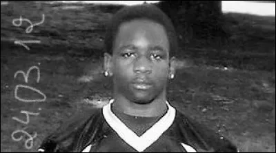 WHY DID YOU SHOOT ME ? (pourquoi m'avez-vous tiré dessus ?) - Kendrec McDade est décédé l'année de ses 19 ans. Combien de coups de feu ont atteint son corps ?