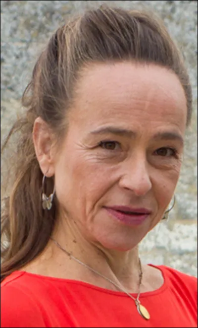 Comment s'appelle la directrice du lycée ?