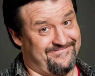 Comment se prénomme le père de famille ?