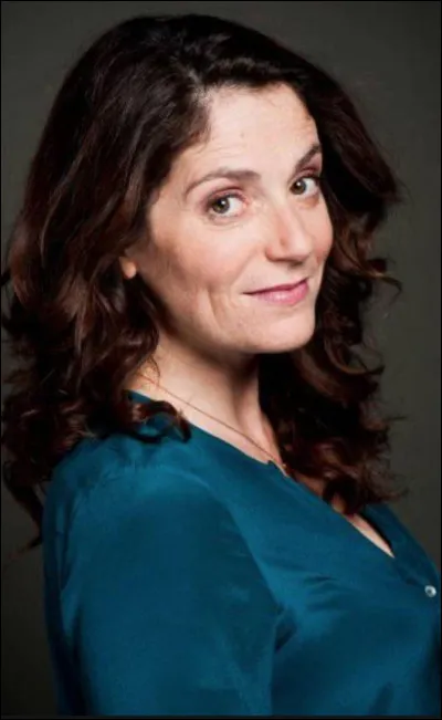 Comment se prénomme la mère de famille ?