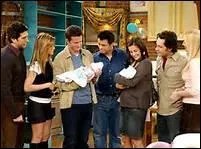 Combien de fois la grand-mre de Ross et Monica meurt-elle ?