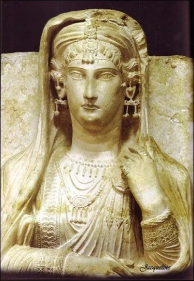 Reine de Palmyre de 266 à 272 après J-C, elle réunit sous son autorité les provinces de Syrie, d'Arabie et d'Égypte et refuse la tutelle de Rome et entre en conflit avec l'empereur Aurélien. Elle est vaincue et capturée. Comment se nomme cette reine ?