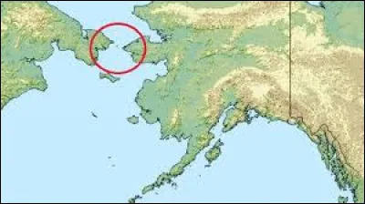 Le détroit de Béring sépare la Sibérie orientale de l'Alaska.