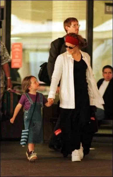 Un objet d'un pisode d'X-Files porte le nom de la fille de Gillian Anderson,  titre d'hommage. Elle se prnomme Piper Maru. Quel est cet objet ?