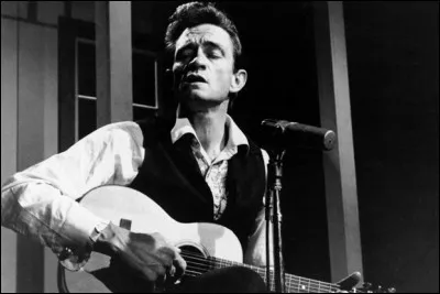 Johnny Cash est principalement connu pour être un chanteur de...