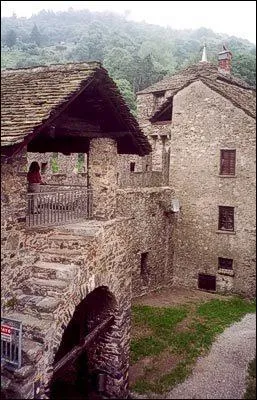 Dans quel pays se trouve Bellinzone ?