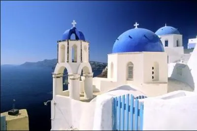 Quel pays europen de 132 000 km est principalement orthodoxe ?