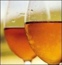 De quel pays est originaire, non le toqu qui peut habiter  deux pas de chez vous, mais le Tokay agrable au palais ?