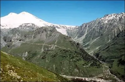 Si l'on considre qu'une partie de la Russie appartient  l'Europe, quel est le plus haut sommet d'Europe ?