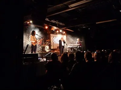 Quel style de musique est produit par le groupe Ange ?