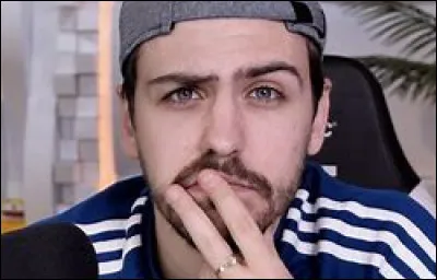 Comment s'appelle ce youtubeur ?