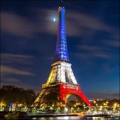 Qui est depuis 2014 la maire de la ville de Paris ?