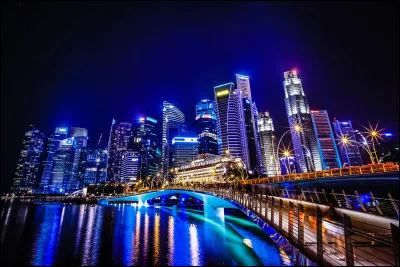 Combien d'habitants vivent à Singapour ?