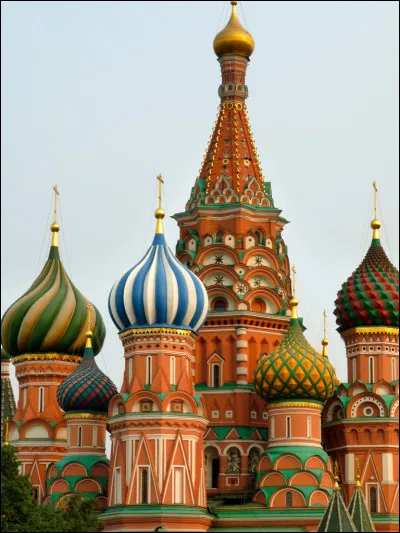 Quelle célèbre place se situe à Moscou ?