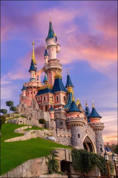 Le château de la Belle au bois dormant se situe dans le 2e parc.