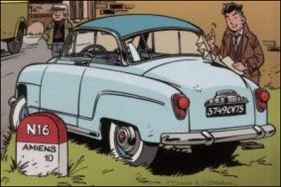 ''La Femme du notaire'' est une BD policière. Quelle voiture possède le journaliste Jacques Gipar dans cet album ?