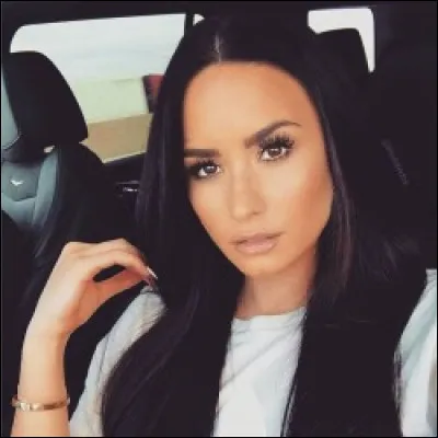 Dans quelle chanson dit-elle cette phrase : "so here's my body that I'm giving to us" ?