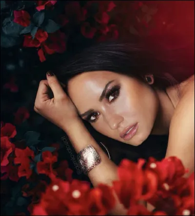 Aux Grammy Awards elle était vêtue d'une robe :