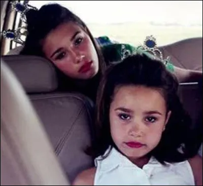 Comment s'appelle sa grande sur ?