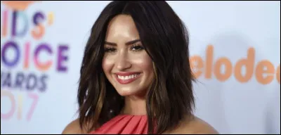 Quelle est la couleur de ses cheveux naturels ?