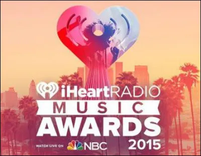 En 2015, quels prix a-t-elle gagné au "iHeartRadio Music Awards" ?