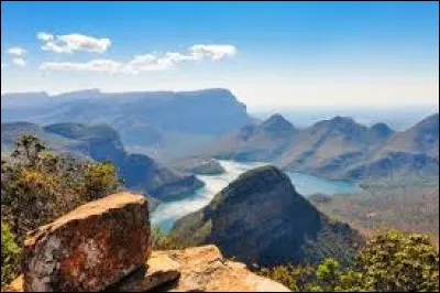 Combien de couleurs diff&eacute;rentes le drapeau de l'Afrique du Sud poss&egrave;de-t-il ?