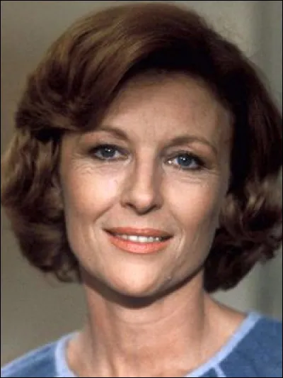 Cette actrice, qui a joué dans "Rendez-vous de juillet", dans "le passage du Rhin", où elle est Florence, la maîtresse d'Aznavour, "Le Cas du docteur Laurent", où elle est Francine, une jeune paysanne, c'est ... Courcel.
