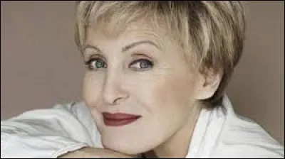 Cette chanteuse, qui a interprété la chanson du film "Un homme et une femme", puis "Parlez-moi de lui", et "Une femme avec toi", c'est ... Croisille.
