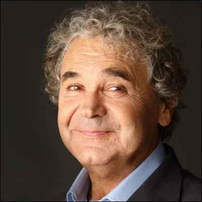 Qui est ce Pierre, auteur-compositeur-interprète, chanteur populaire au style naïf et humoristique ?