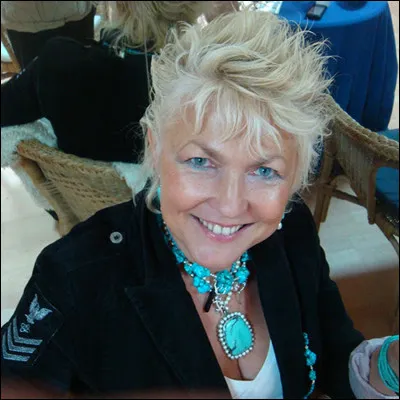 Qui est cette Ursula, architecte, artiste peintre abstraite franco-polonise ?