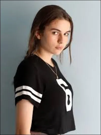 Quel est le rôle principal d'Adèle Castillon dans le duo ?