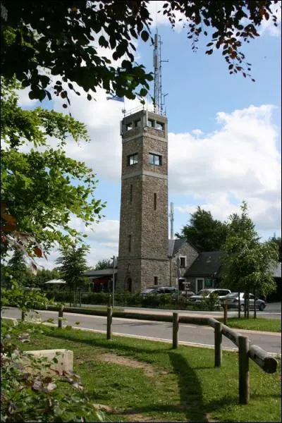 Quel massif europen culmine au signal de Botrange  quelque 700 m d'altitude ?