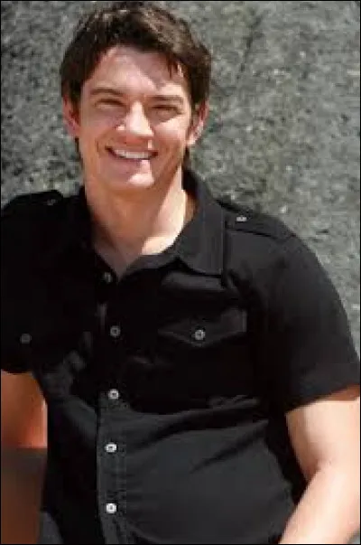 Le nom de famille d'Ash est...