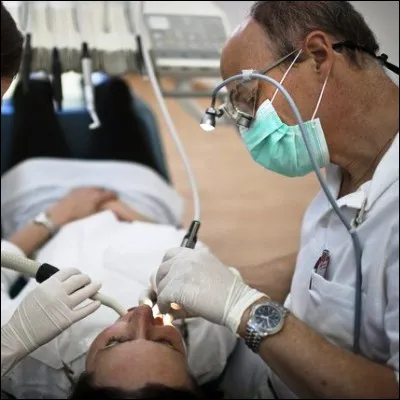 Quelle invention doit-on au dentiste américain Washington Sheffield ?