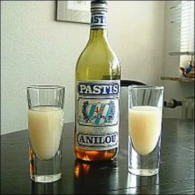 À quelle catégorie de boissons associe-t-on le pastis et la gentiane ?