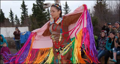 Pour danser, je vous recommande la peau d'ours et les mocassins en cuir de phoque, ça réchauffe !