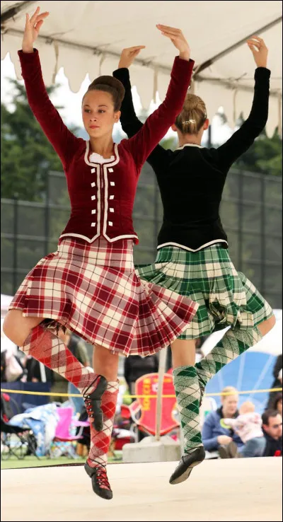 Regardez-les danser tout en cueillant des chardons !