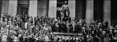 Dans les Etats-Unis de 1932, le chômage atteignait 25%, la classe moyenne commençait à disparaître et il était alors courant de mourir de faim. Qu'est-ce qui déclencha cette période aujourd'hui appelée "la Grande Dépression" ?