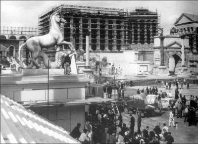 O entre-t-on  Rome lorsque l'on franchit le portail de la via Tuscolana ?