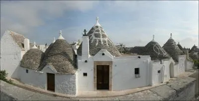 De quelle rgion d'Italie les Trulli (une forme typique de construction) sont-ils reprsentatifs ?