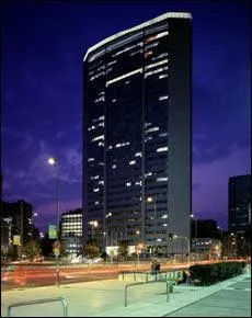 Dans quelle ville Gio Ponti a-t-il construit sa tour Pirelli, qui a subi en 2001 le crash d'un avion de tourisme ?